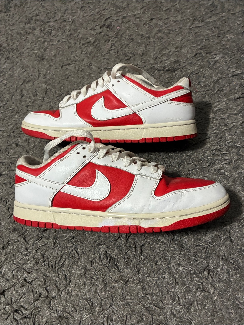 Nike dunk low championship red